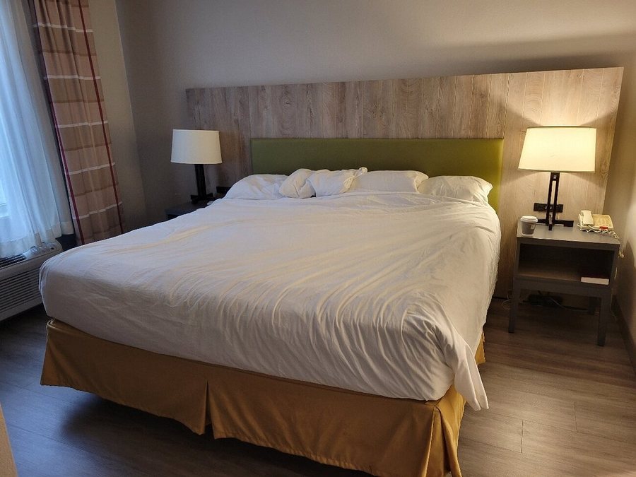 Country Inn Suites by Radisson Harrisburg West Mechanicsburg — Guest room