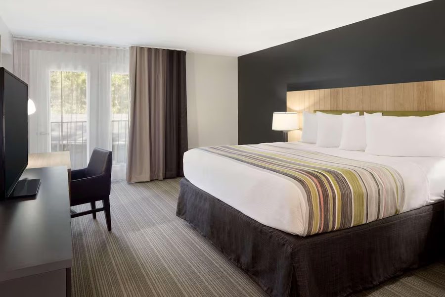 Country Inn Suites by Radisson Hinesville GA — Guest room