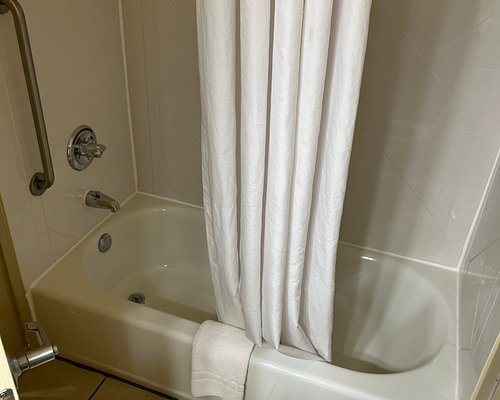 Country Inn Suites by Radisson Hot Springs AR — Bathroom