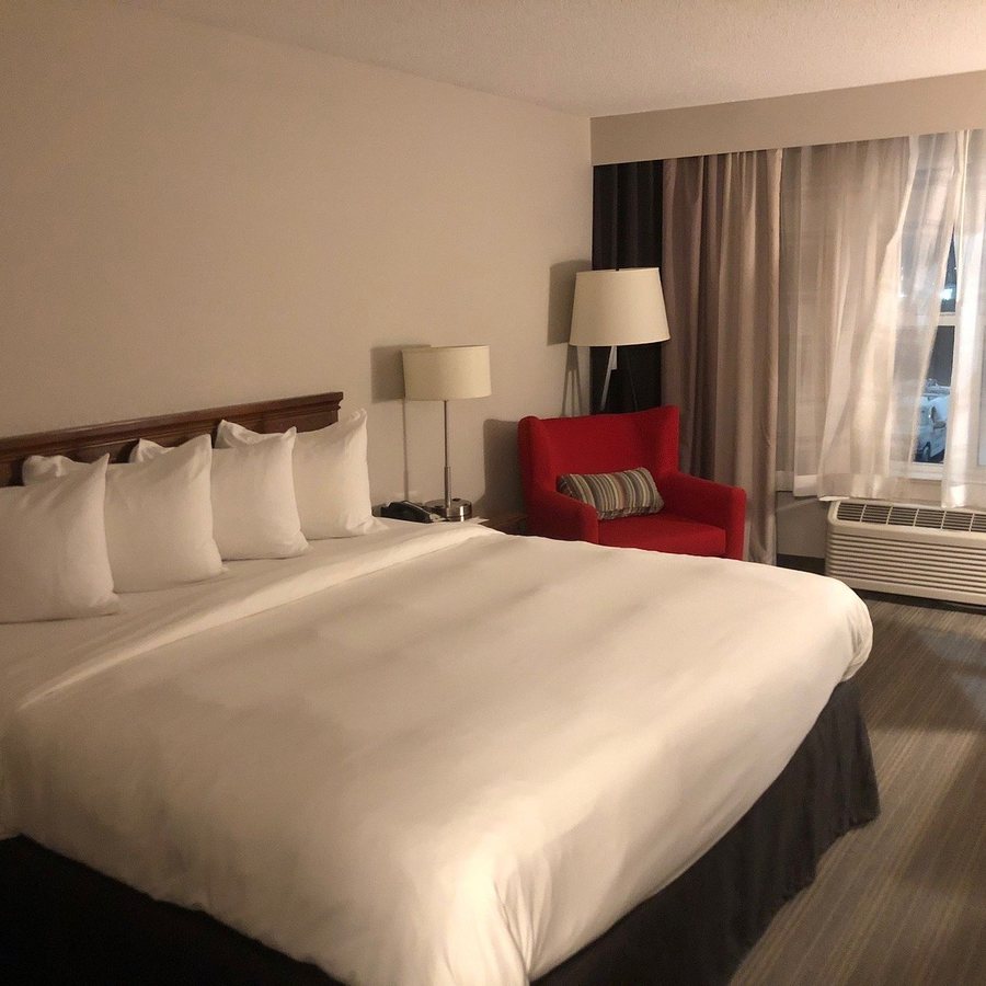 Country Inn Suites by Radisson Houghton MI — Guest room