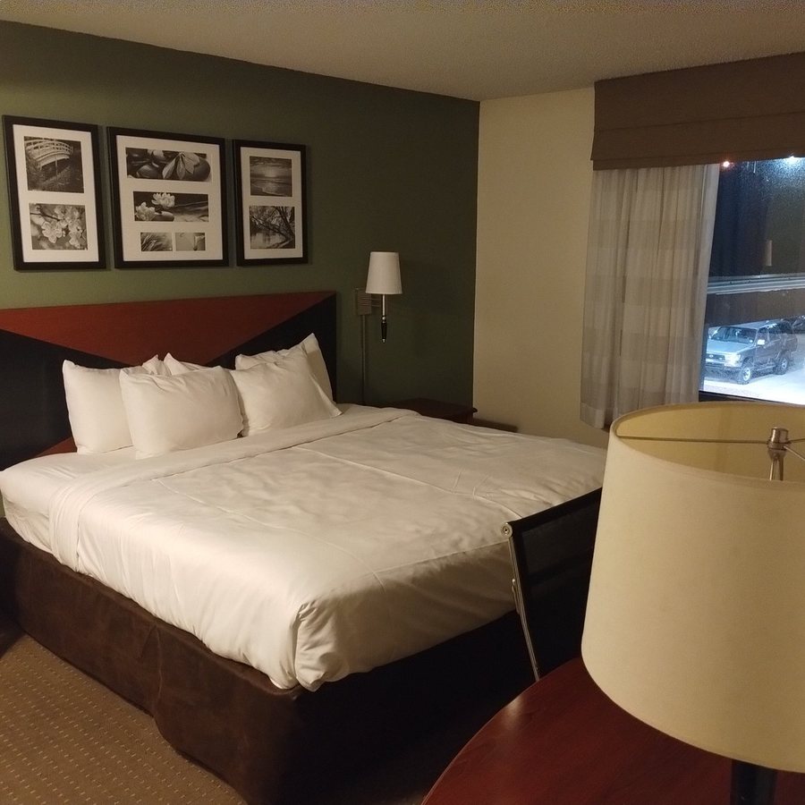 Country Inn Suites by Radisson Jackson Airport MS — Guest room
