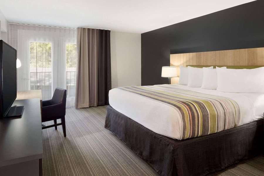 Country Inn Suites by Radisson Knoxville at Cedar Bluff TN — Guest room
