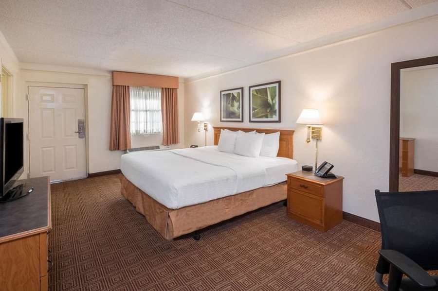 Country Inn Suites by Radisson Lackland AFB San Antonio TX — Guest room