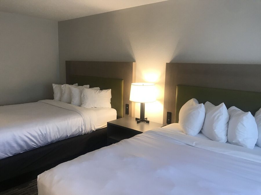 Country Inn Suites by Radisson Lake George Queensbury NY — Guest room