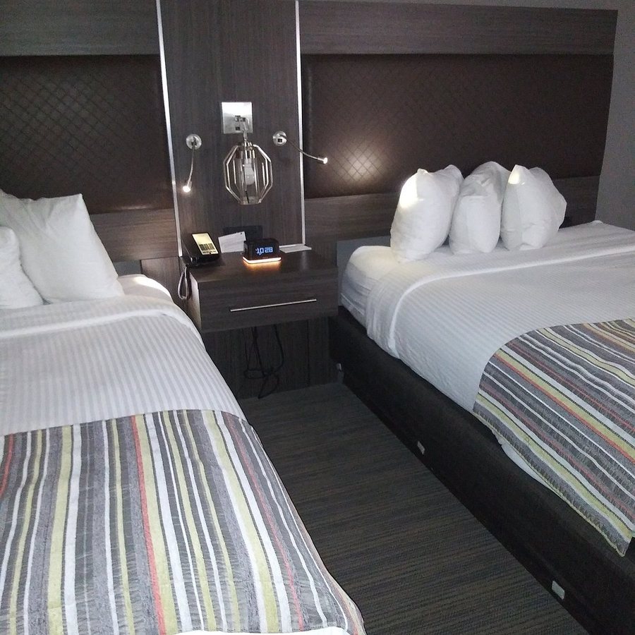 Country Inn Suites by Radisson Lake Norman Huntersville NC — Guest room