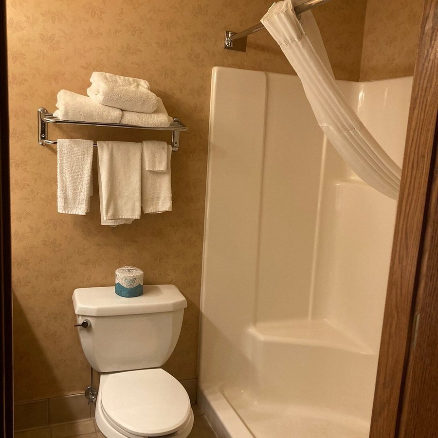 Country Inn Suites by Radisson Lincoln Airport NE — Bathroom