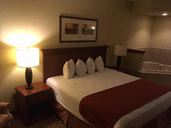 Country Inn Suites by Radisson Manchester Airport NH — Guest room