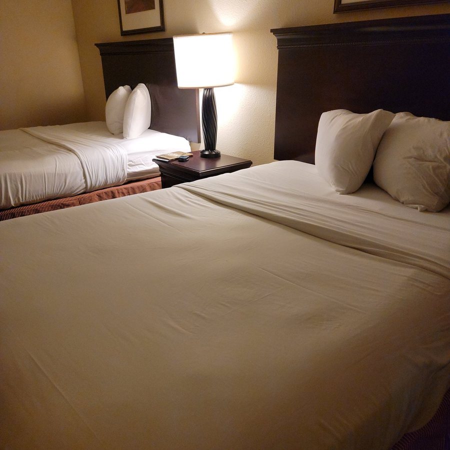 Country Inn Suites by Radisson Marion IL — Guest room