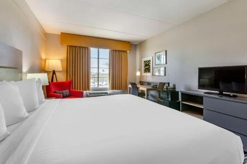 Country Inn Suites by Radisson Mesa AZ — Guest room