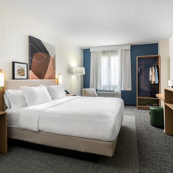 Country Inn Suites by Radisson Minot ND — Guest room