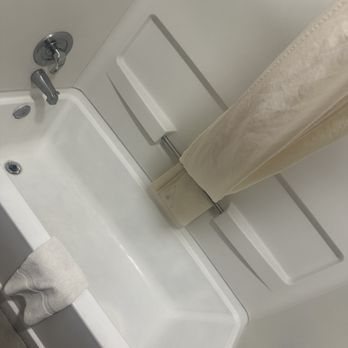 Country Inn Suites By Radisson Monterey Beachfront Marina CA — Bathroom