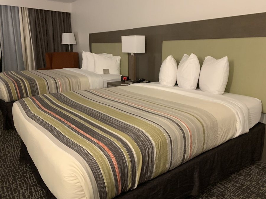 Country Inn Suites by Radisson New Orleans I 10 East LA — Guest room