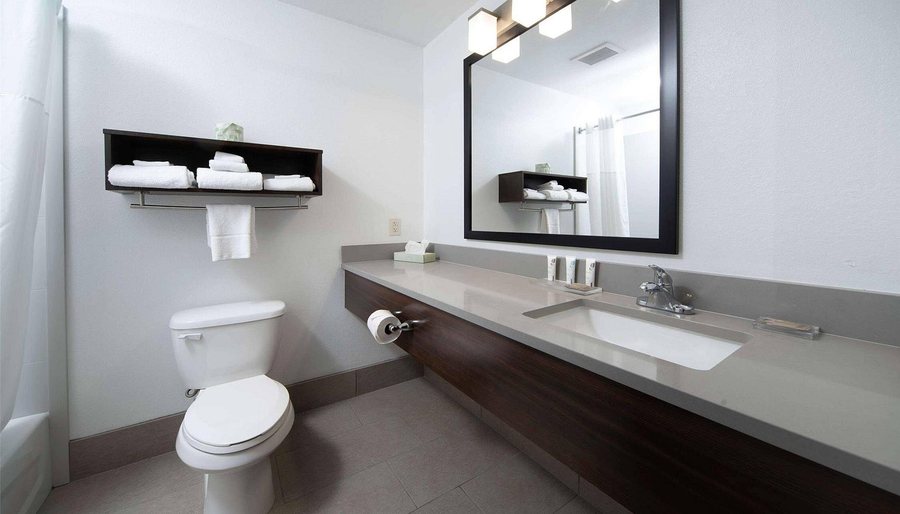 Country Inn Suites by Radisson North Little Rock AR — Bathroom