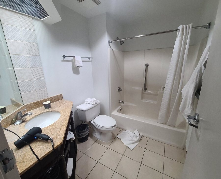 Country Inn Suites by Radisson Page AZ — Bathroom