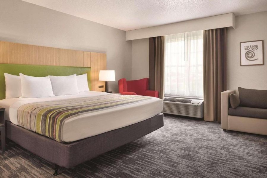 Country Inn Suites by Radisson Pella IA — Guest room