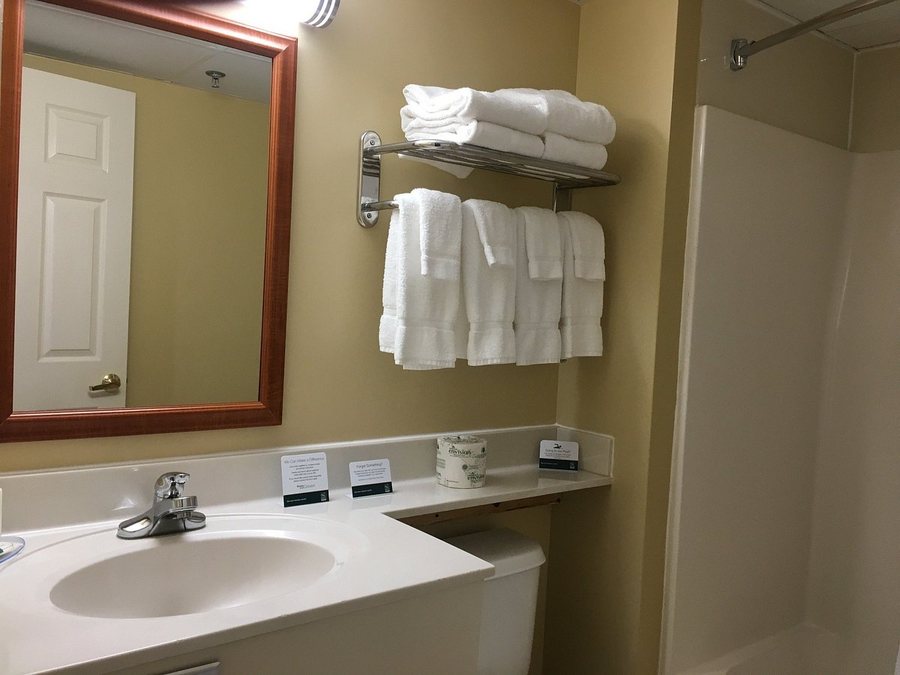 Country Inn Suites by Radisson Prineville OR — Bathroom