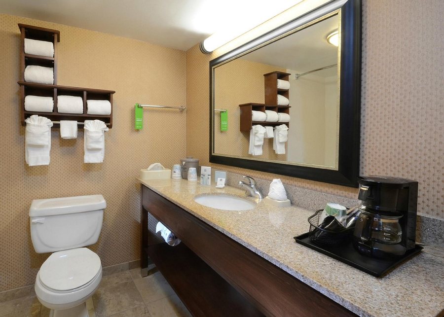 Country Inn Suites by Radisson Raleigh Durham Airport NC — Bathroom