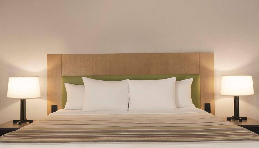 Country Inn Suites by Radisson Raleigh Durham Airport NC — Guest room