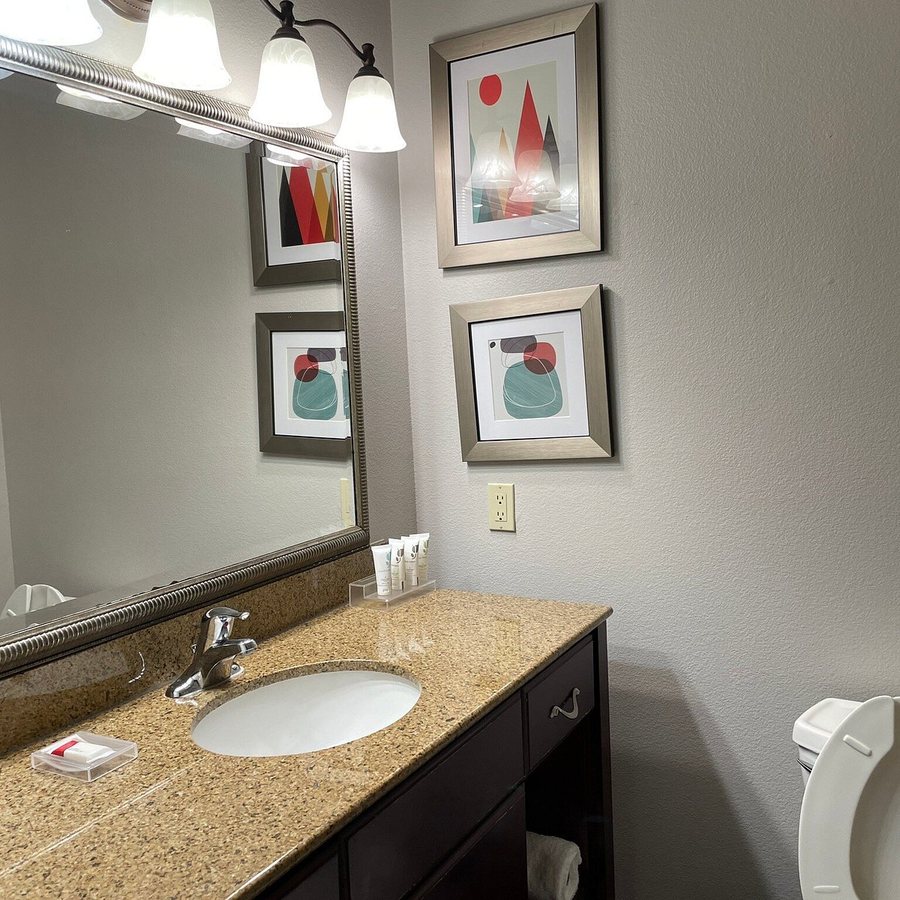 Country Inn Suites by Radisson Round Rock TX — Bathroom