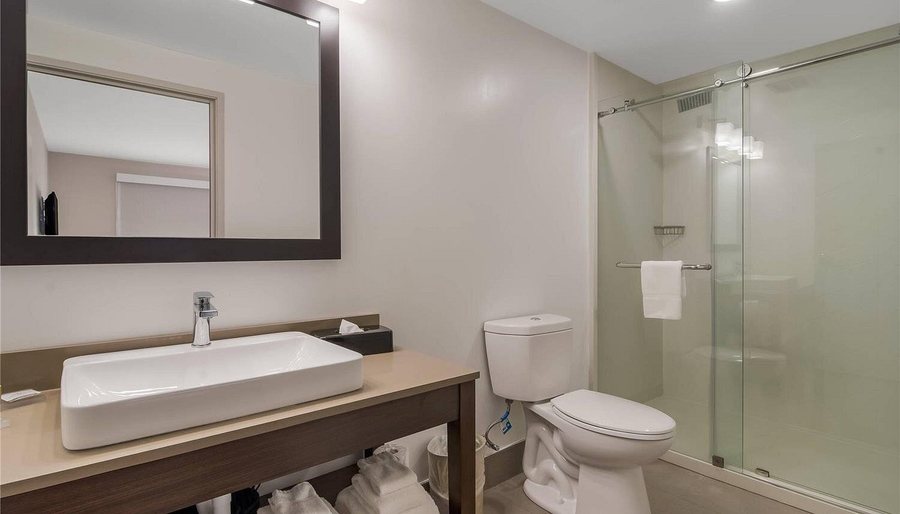 Country Inn Suites by Radisson Saraland AL — Bathroom