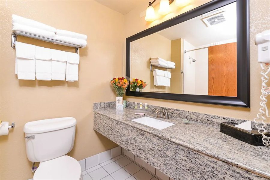 Country Inn Suites by Radisson Sioux Falls SD Sioux Falls South Dakota — Bathroom