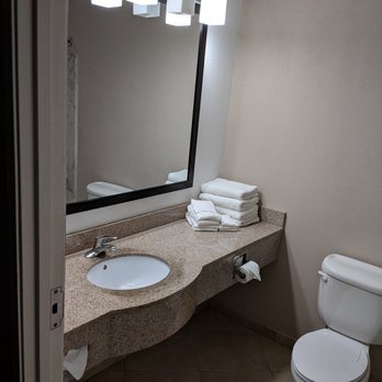 Country Inn Suites by Radisson Tampa RJ Stadium — Bathroom