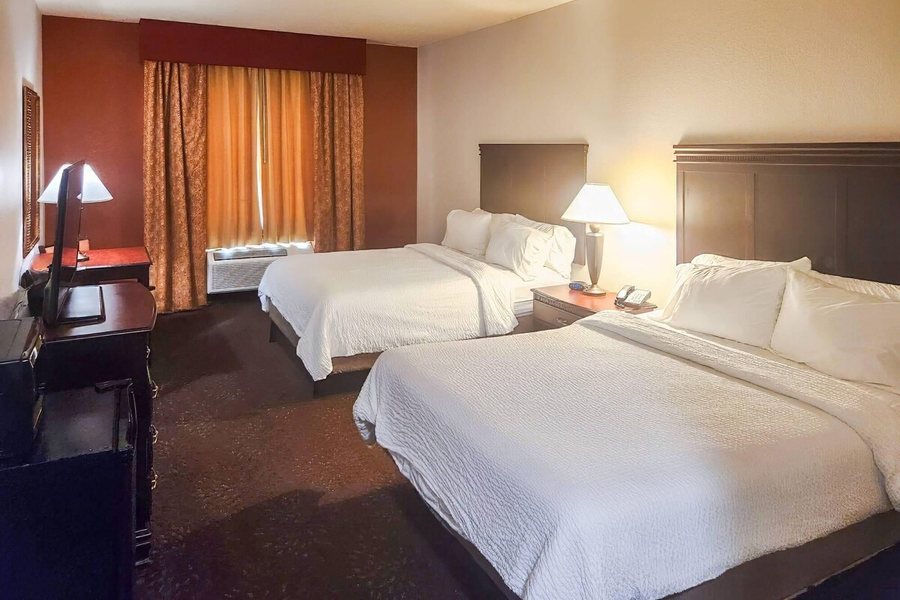 Country Inn Suites by Radisson Terrell — Guest room