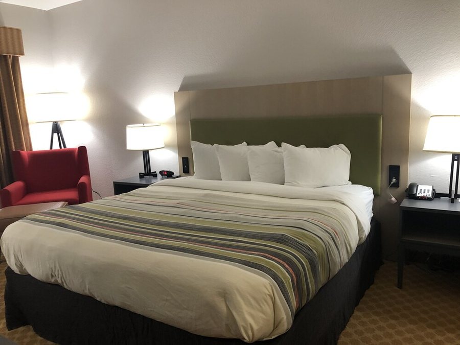 Country Inn Suites by Radisson Topeka West KS — Guest room