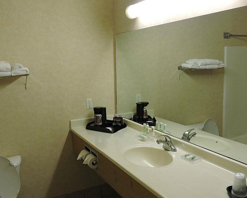 Country Inn Suites by Radisson Tucson Airport AZ — Bathroom