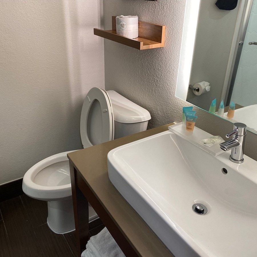Country Inn Suites by Radisson Virginia Beach Oceanfront VA — Bathroom