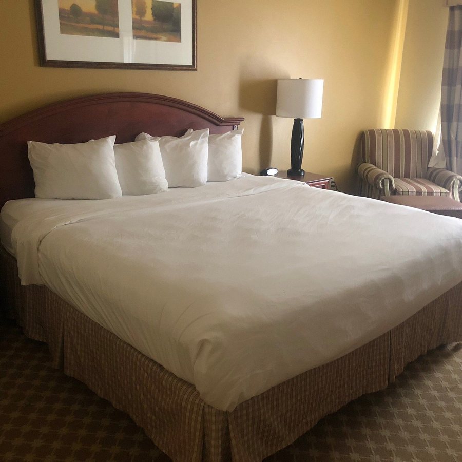 Country Inn Suites by Radisson Waterloo IA — Guest room