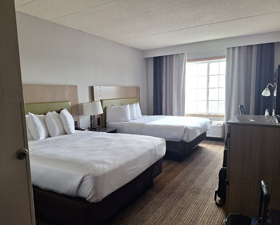 Country Inn Suites by Radisson Watertown SD — Guest room