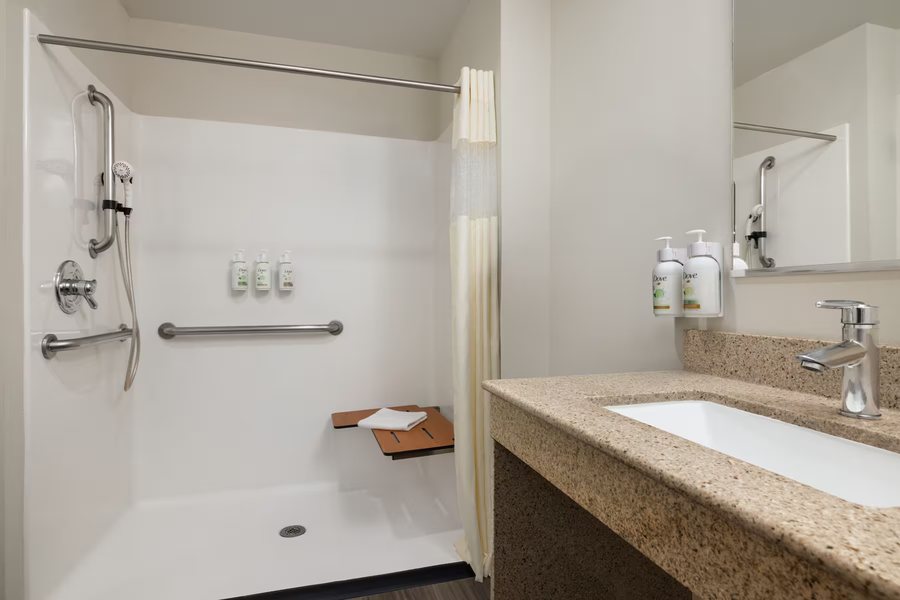 Country Inn Suites by Radisson Wolfchase Memphis TN — Bathroom