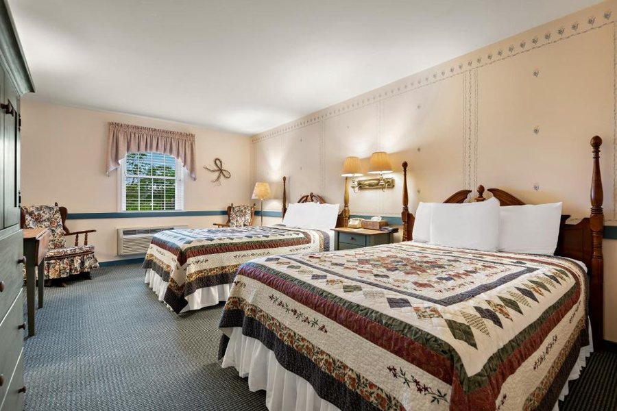 Country Living Inn — Guest room