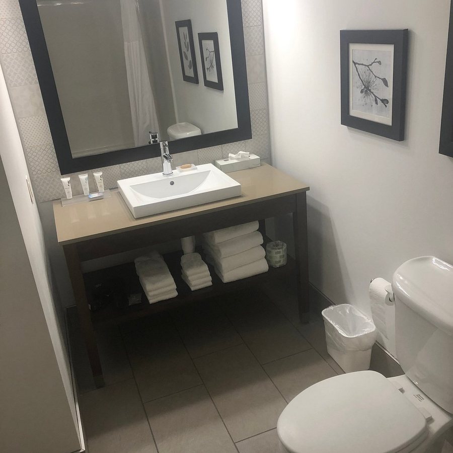 Country Lodge Inn Harmony Minnesota — Bathroom