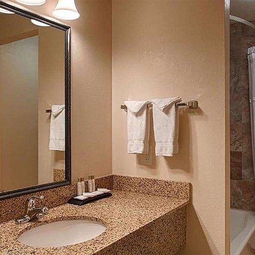 Country Sunshine Bed and Breakfast — Bathroom