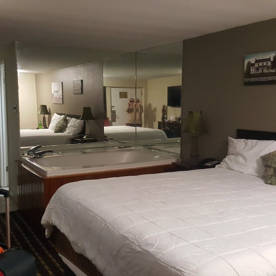 Country Town N Suites — Guest room
