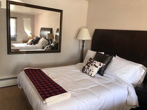 Country West Motel — Guest room