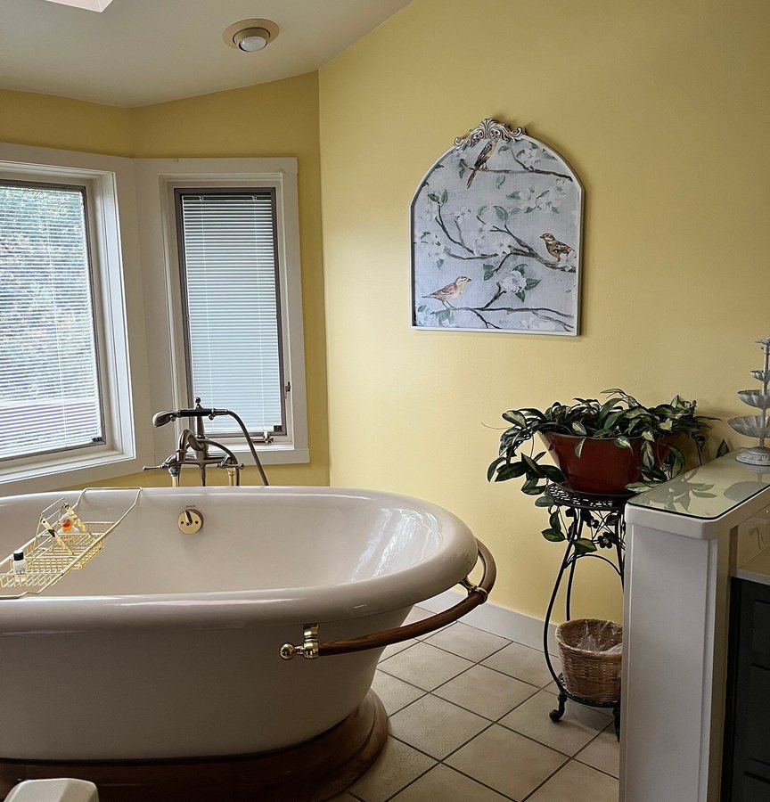 Country Willows Bed and Breakfast Inn — Bathroom