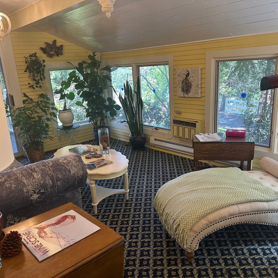Country Willows Bed and Breakfast Inn — Guest room