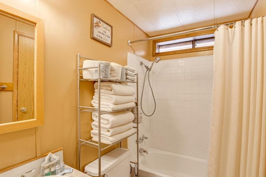 Countryside Cabins — Bathroom
