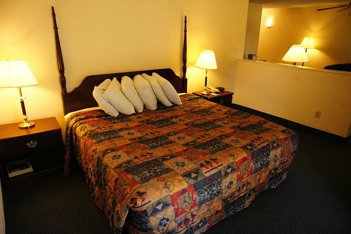 Countryside Suites Lincoln I 80 — Guest room
