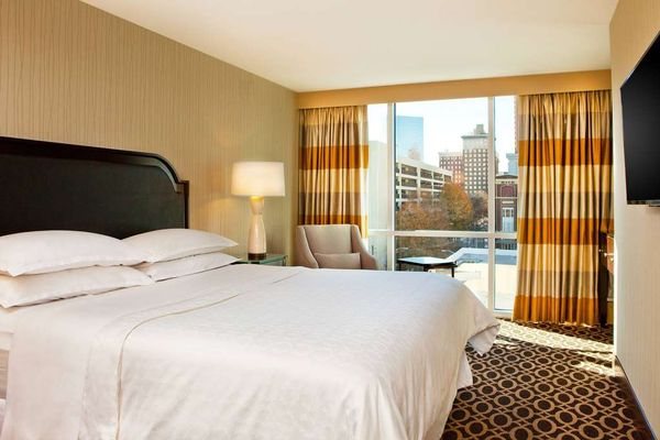Courtland Grand Hotel — Guest room