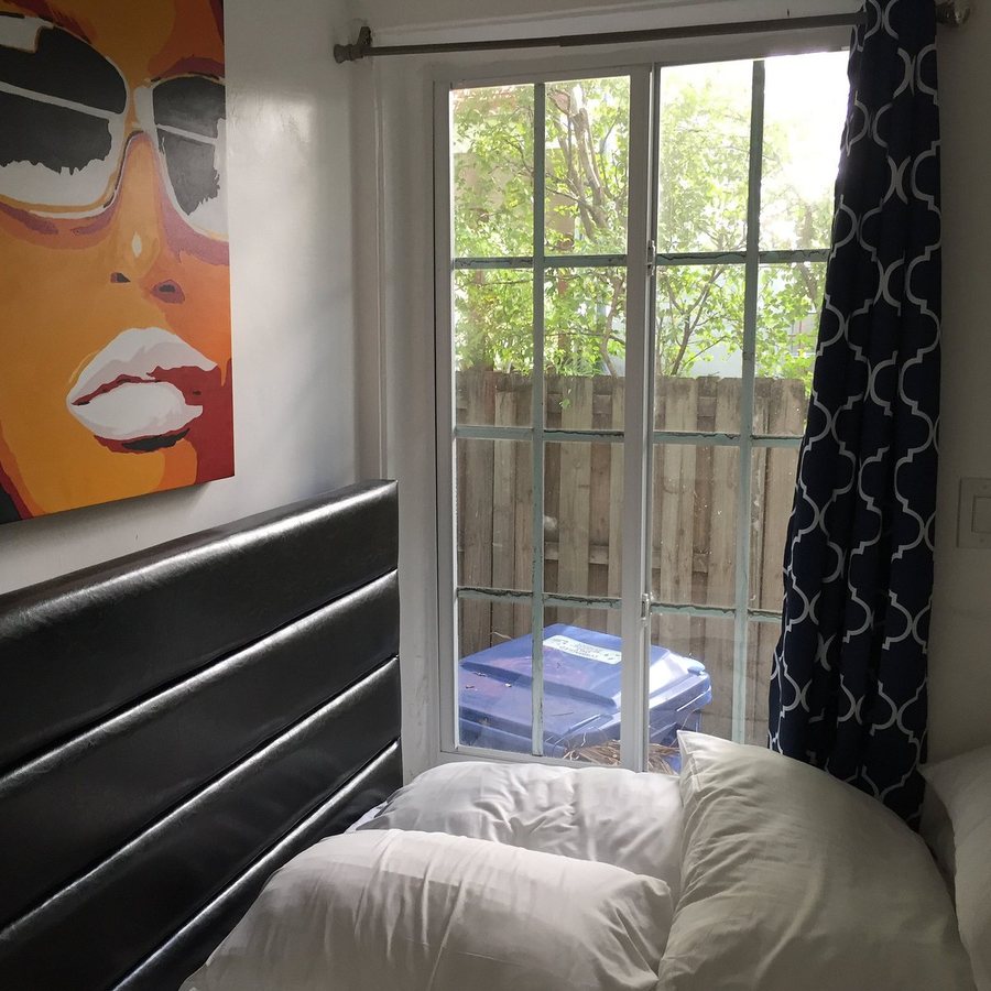 Courtyard Apartments Part Of The Oasis Casita Collection Miami Beach Florida — Guest room