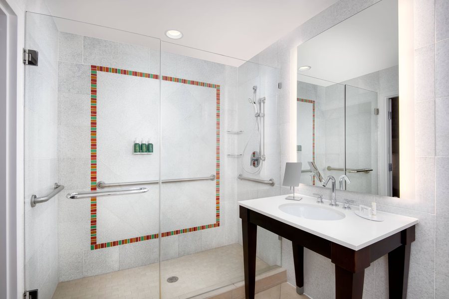 Courtyard Atlanta Marietta I 75 North — Bathroom