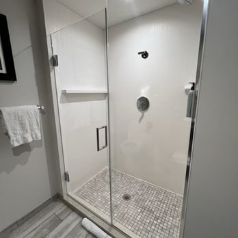 Courtyard Boston Downtown North Station — Bathroom