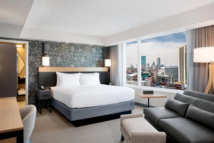 Courtyard Boston Downtown North Station — Guest room