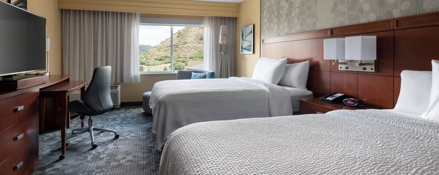 Courtyard by Marriot — Guest room
