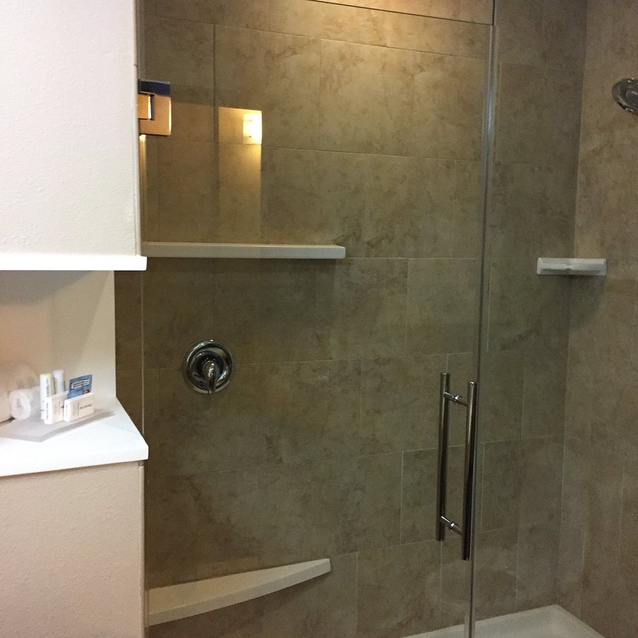 Courtyard by Marriott Abilene Northeast — Bathroom