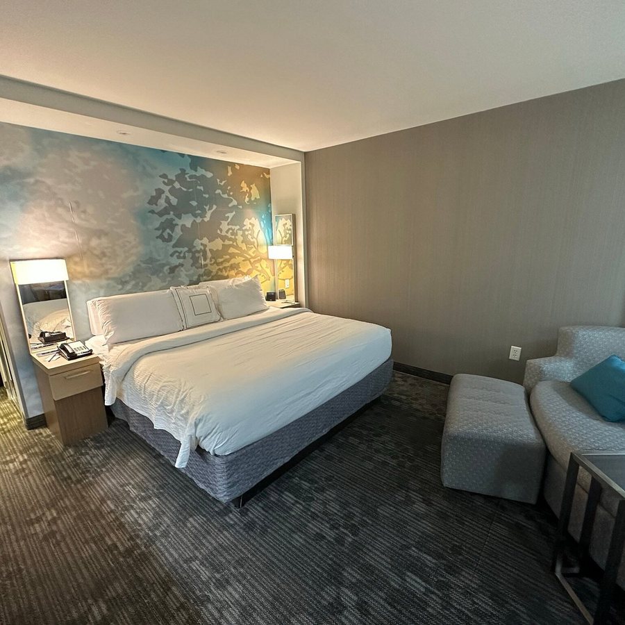 Courtyard by Marriott Albany Clifton Park — Guest room